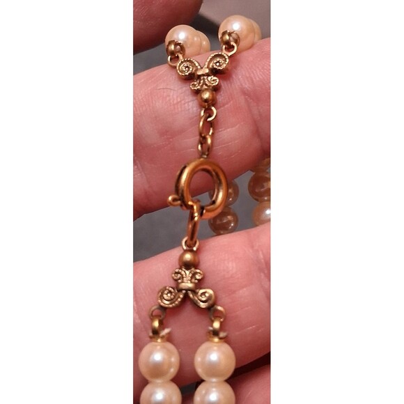 Vintage Faux Pearl Bracelet with Floral Plaque - Picture 4 of 4